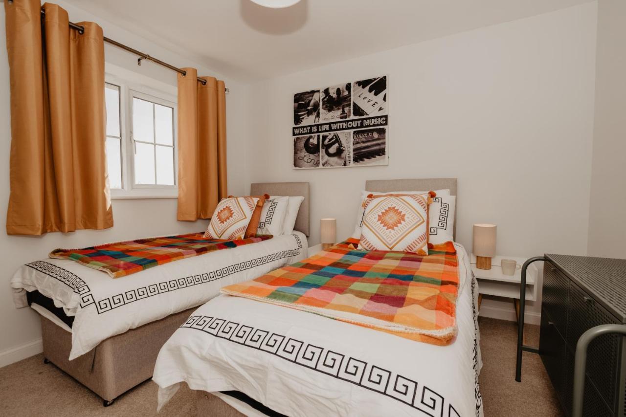 Coyle House, 3 Bed,Corby, Super Kings Or Twins, Driveway, Free Wi-Fi, Corporates Welcome Eksteriør billede