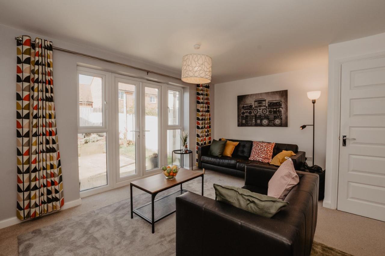 Coyle House, 3 Bed,Corby, Super Kings Or Twins, Driveway, Free Wi-Fi, Corporates Welcome Eksteriør billede